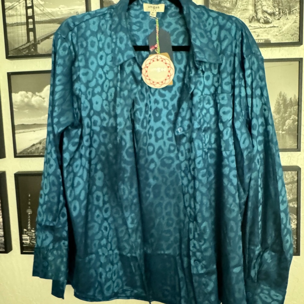 Brand New Umgee Turquoise Satin Shirt Medium